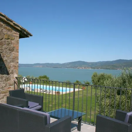 Villa Sleeps 12 Pool Wifi Monte del Lago
